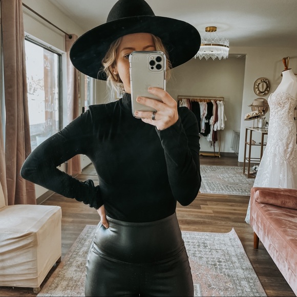 Faux Leather Leggings with Tummy Control - Picture 3 of 3